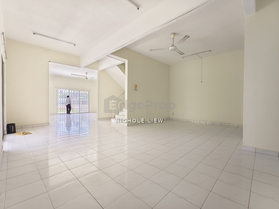 (MRT STATION + HUGE EXTRA LAND) 2 STOREY SEMI-D @ TAMAN HIJAU, KAJANG, Selangor, Kajang