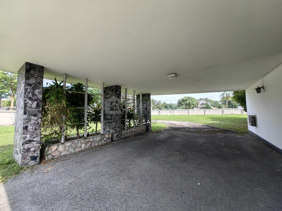 2 storey bungalow house with huge land at Ipoh town for sale, Perak, Ipoh