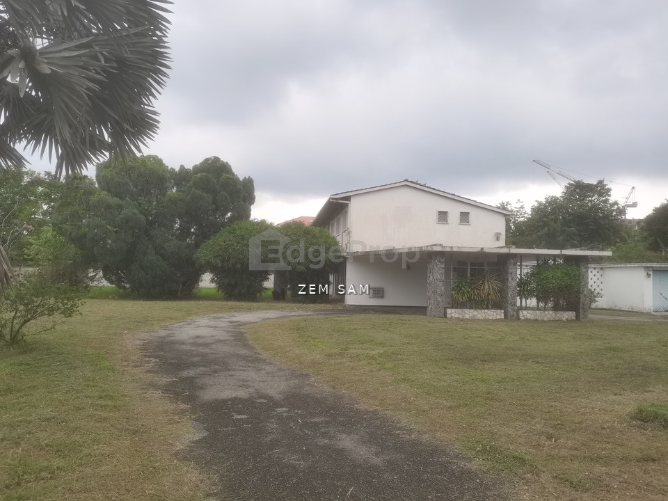 2 storey bungalow house with huge land at Ipoh town for sale, Perak, Ipoh