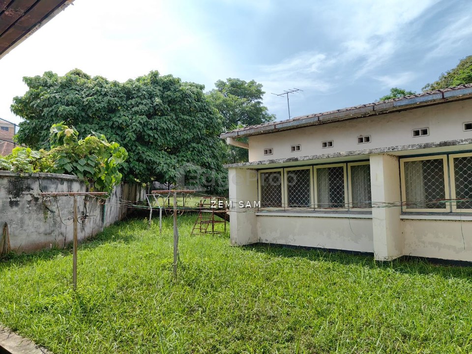 2 storey bungalow house with huge land at Ipoh town for sale, Perak, Ipoh