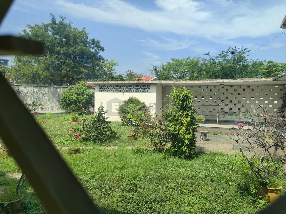 2 storey bungalow house with huge land at Ipoh town for sale, Perak, Ipoh