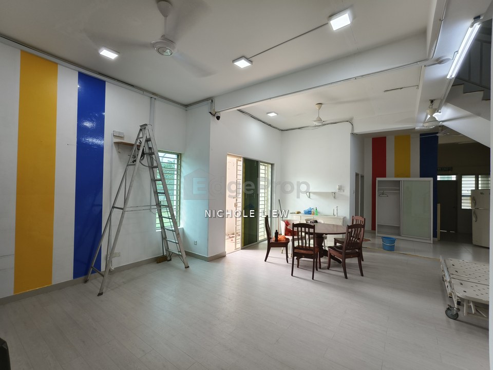 (CORNER LOT + HUGE EXTRA LAND) 2 STOREY SEMI-D @ HILLPARK 2, KAJANG, Selangor, Semenyih