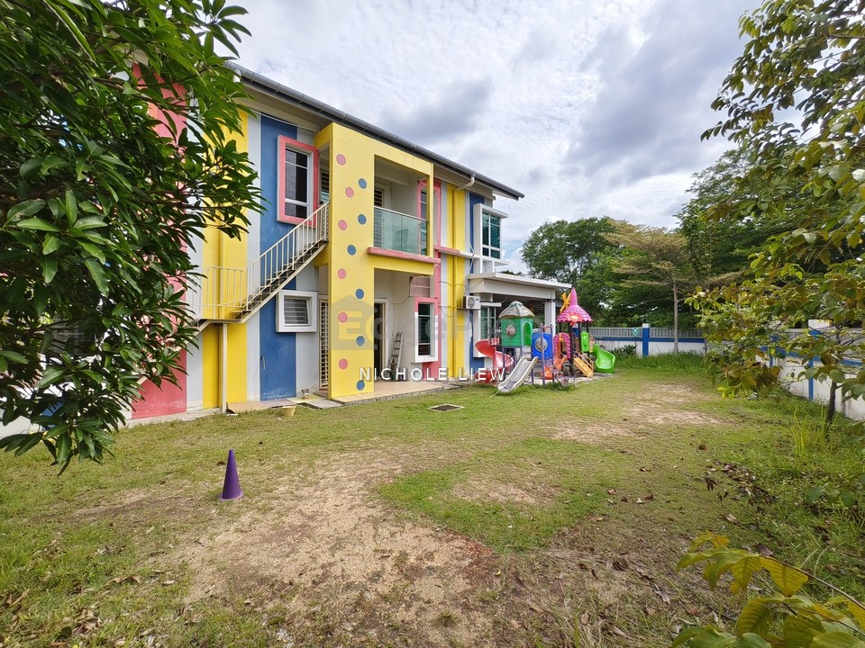 (CORNER LOT + HUGE EXTRA LAND) 2 STOREY SEMI-D @ HILLPARK 2, KAJANG, Selangor, Semenyih