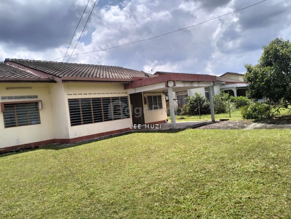 TAIPING PERAK GOOD LOCATION HUGE LAND SINGLE STOREY BUNGALOW HOUSE FOR SALE, Perak, Taiping