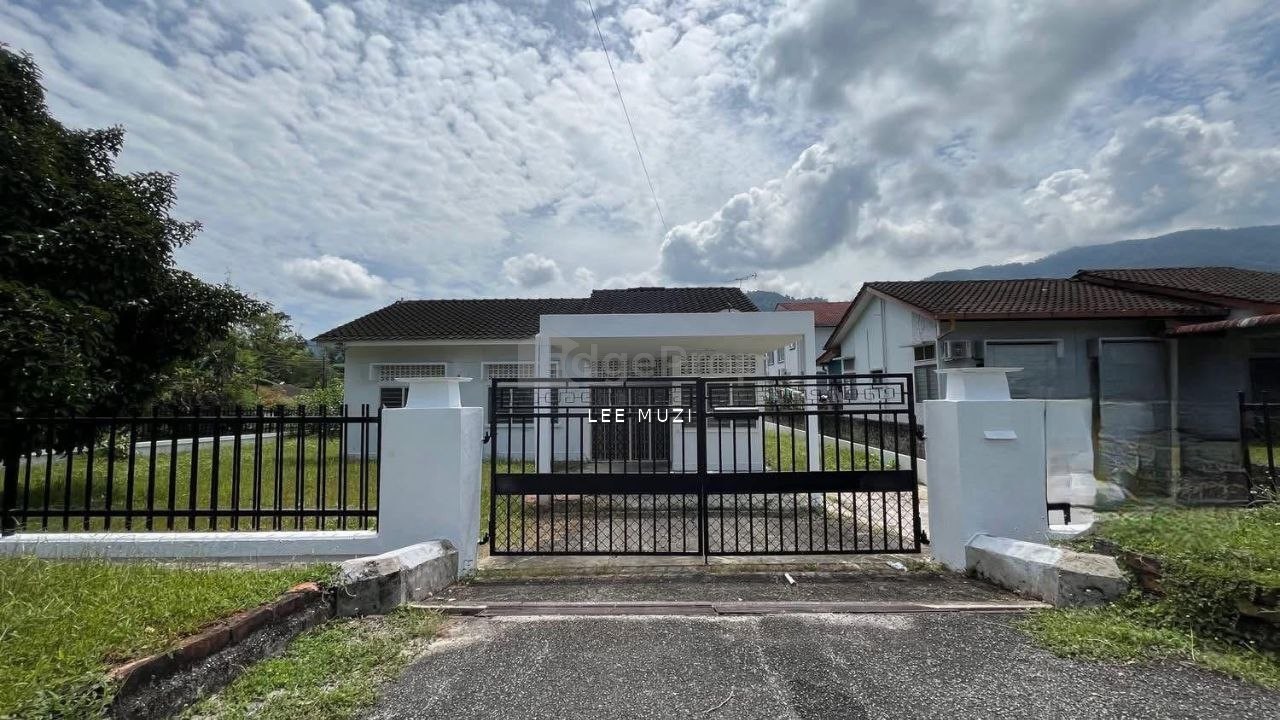 TAIPING NEAR KAMUNTING TAIPING TOWN PERAK FREEHOLD HUGE LAND NEW PAINTED SINGLE STOREY BUNGALOW FOR SALE, Perak, Taiping