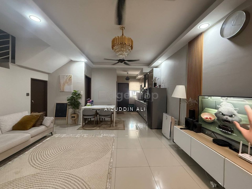 Renovated Double Storey House Kita Bayu Cybesouth Dengkil , Selangor, Dengkil