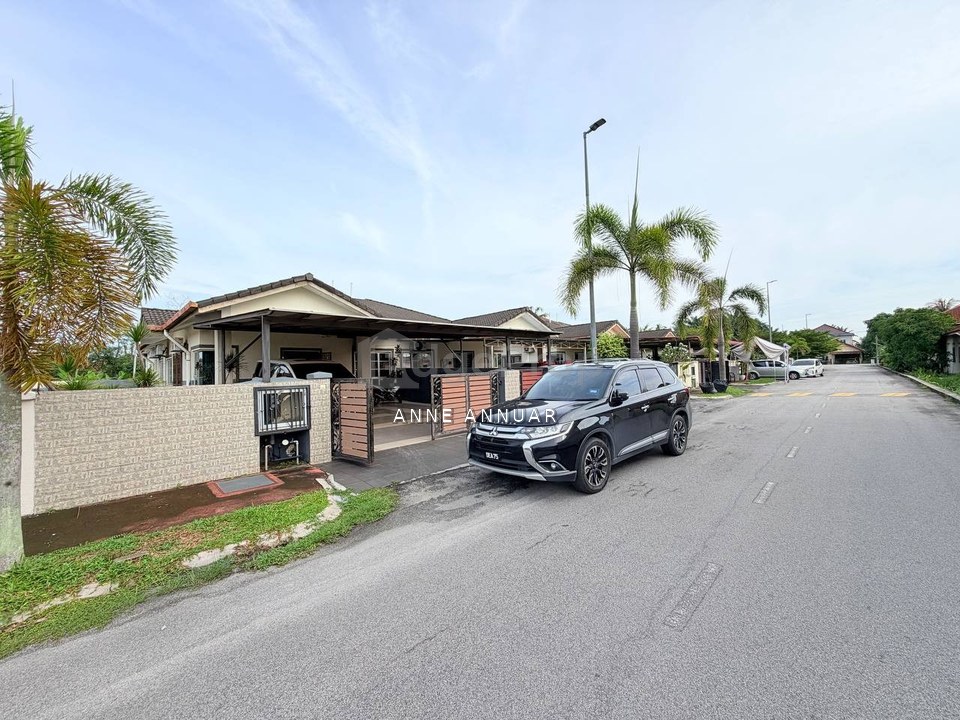 FULLY RENOVATED Single Storey Semi D Meru Harapan Klang, Selangor, Klang