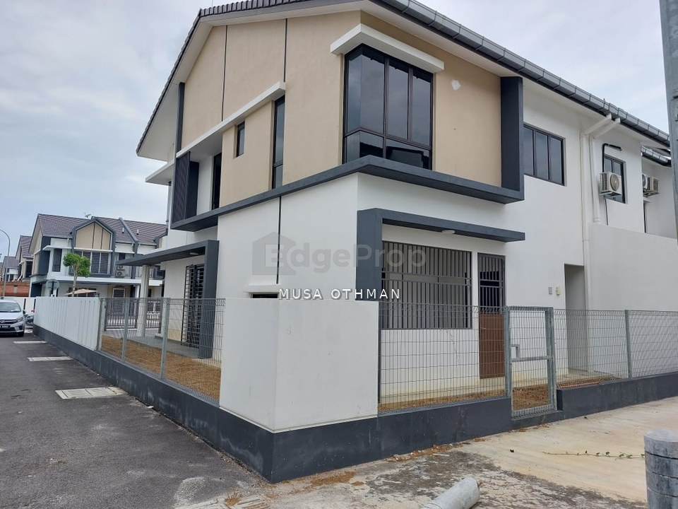 PARTIAL FURNISHED 2 Storey End Lot, Lyra Bandar Bukit Raja Klang, Selangor, Bandar Bukit Raja