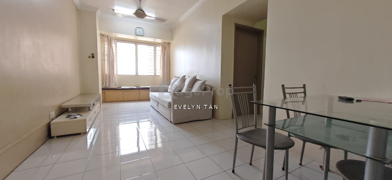 3 mins walk to lrt station below shopping mall, Selangor, USJ