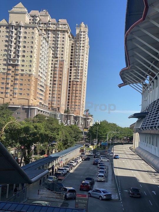 3 mins walk to lrt station below shopping mall, Selangor, USJ