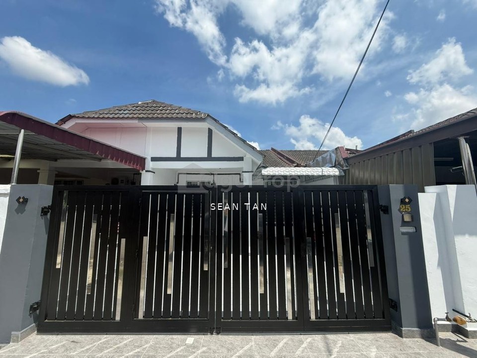 Taman Universiti 1 Storey Terrace House For Sale, Johor, Skudai