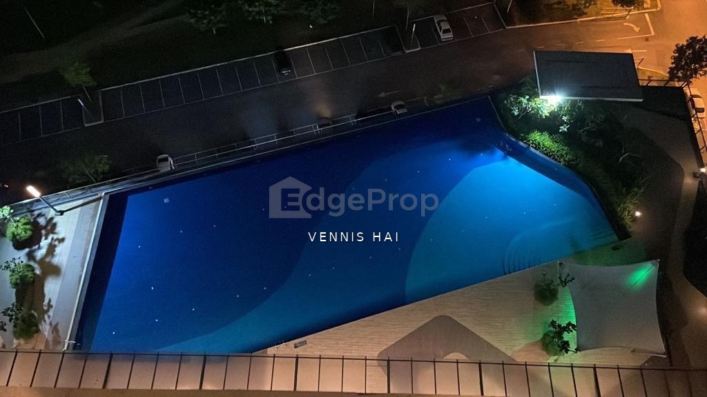 Puchong Koi Suite for rent come with kitchen cabinet, aircon and carpark  and water heater  downstair is super seven market, Selangor, Puchong