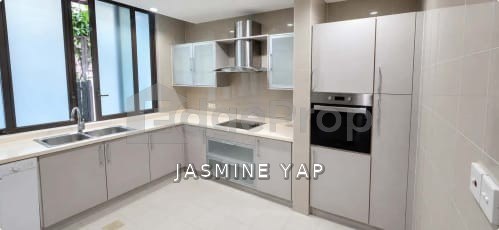 3 Storey Bungalow Villa with Private Pool Good Security & Privacy Prime Location in KL, Kuala Lumpur, Mont Kiara
