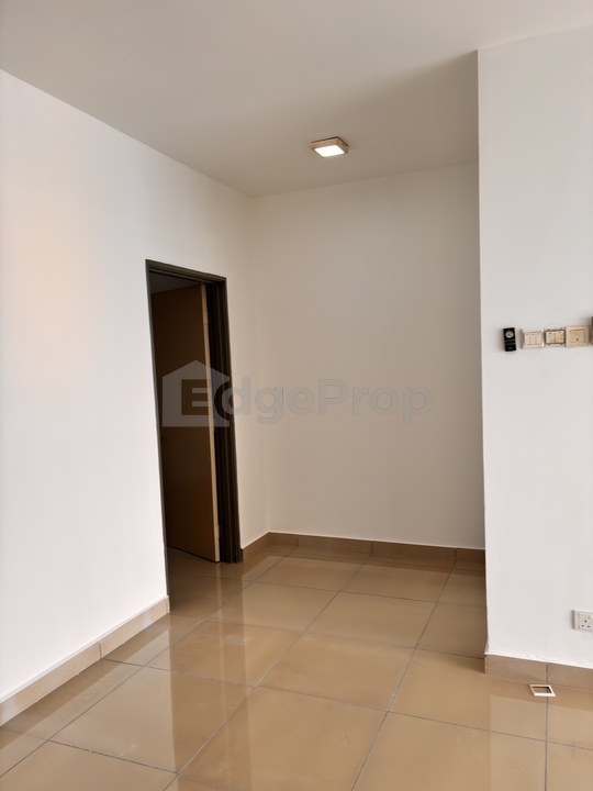 Puchong koi prima for rent free 2 car park rm1450 with furniture , Selangor, Puchong