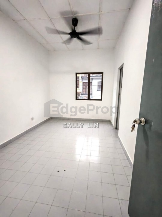 Desa Cemerlang Jalan Lanjut 14 Double Storey Renovated For Sale, Johor, Ulu Tiram