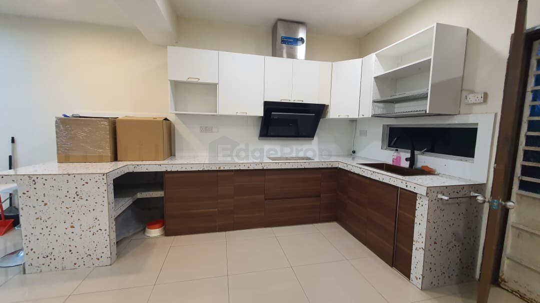 RUMAH TERES 2 TINGKAT TAMAN PELANGI SEMENYIH 2, Selangor, Semenyih