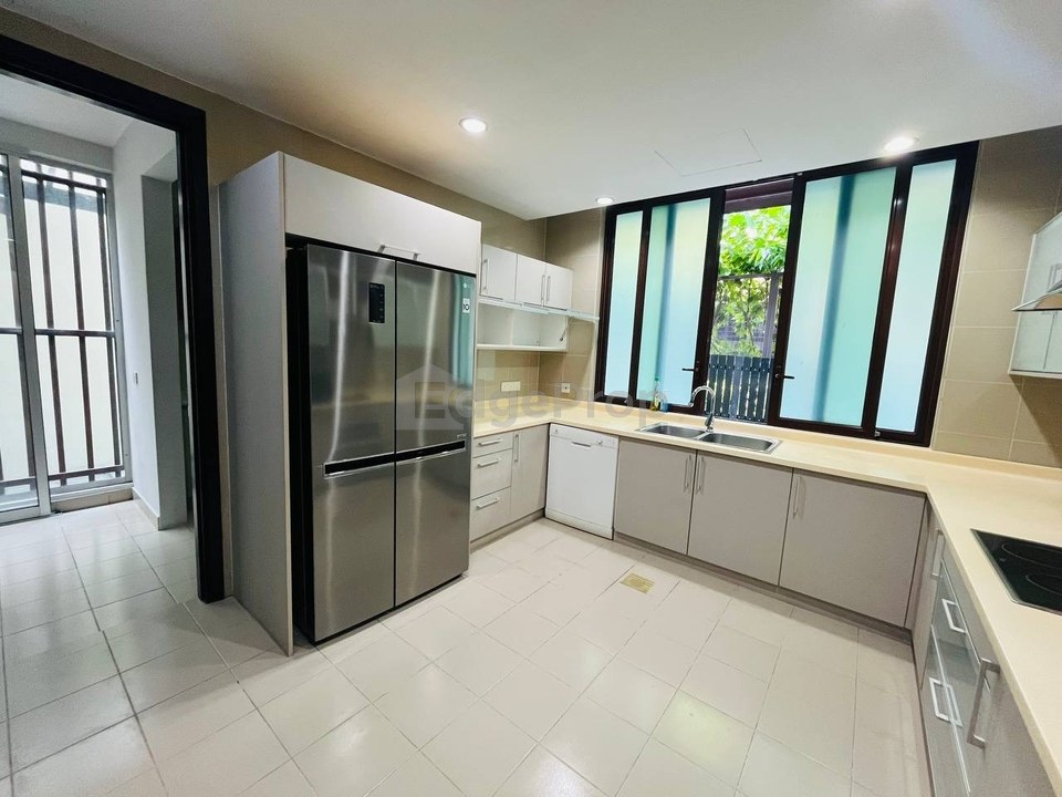 Villa Mont Kiara KL 3 Storey Detached Bungalow Guarded will Pool, Kuala Lumpur, Mont Kiara