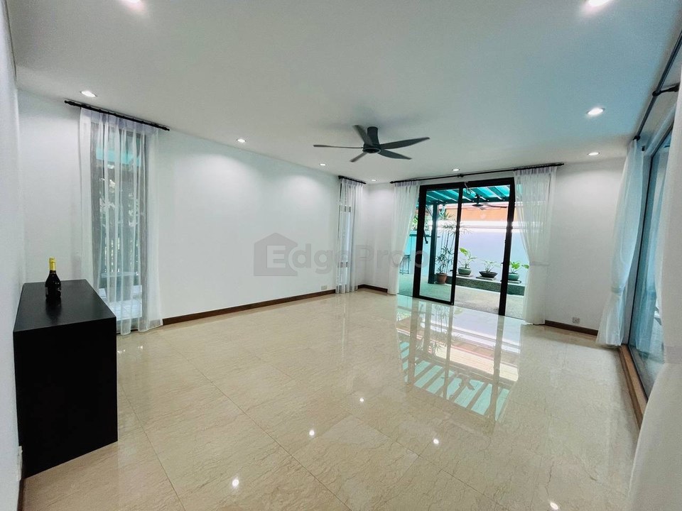 Villa Mont Kiara KL 3 Storey Detached Bungalow Guarded will Pool, Kuala Lumpur, Mont Kiara
