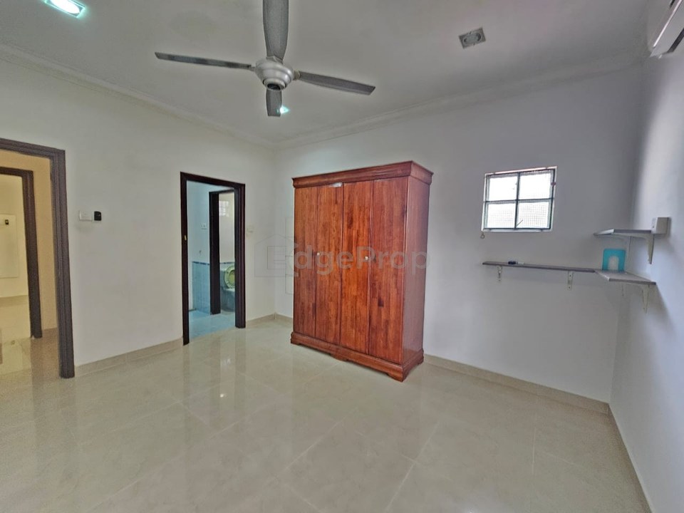 Limited, cheap 2.5 storey semi d , Selangor, Batu 9th Cheras