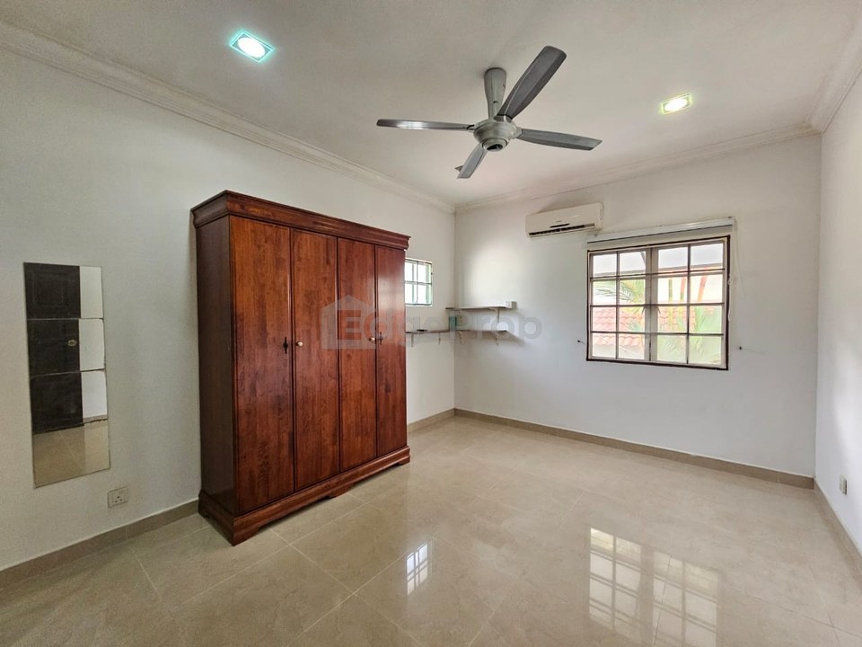 Limited, cheap 2.5 storey semi d , Selangor, Batu 9th Cheras