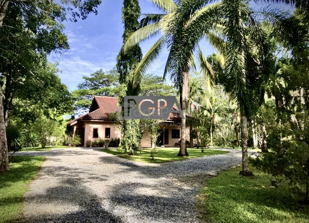 Tropical Bungalow Retreat with Guest House & Pool in Langkawi | Freehold Malay Reserve Estate on 3.81 Acres., Kedah, Langkawi