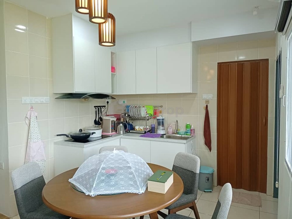 Oxford Park Avenue Townhouse for Rent! Loctaed at Jalan Muara Tuang , Sarawak, Kuching