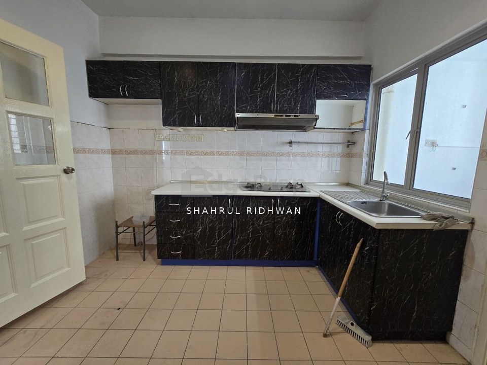 Sri Bayu Apartment,Puchong Renovated Big Master Bedroom, Selangor, Puchong