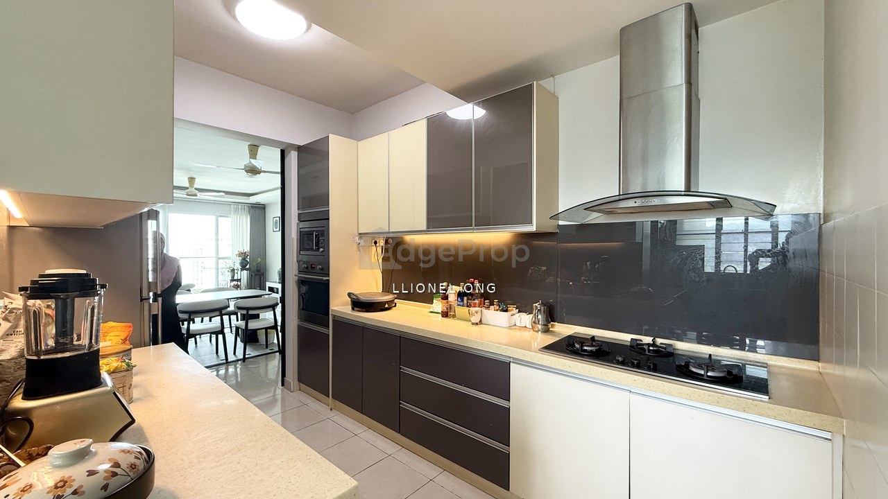 Riana Green East near Wangsa Mall and LRT Good condition selling below market, Kuala Lumpur, Wangsa Maju