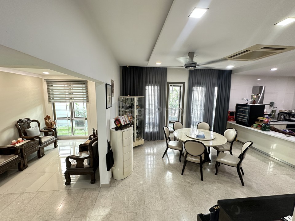 2storey cheap rental partial unit ready move in prime location guarded gated, Selangor, Kajang