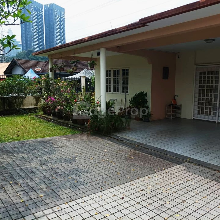 Section 5: Retro Single storey Bglow with BIG land, Selangor, Petaling Jaya