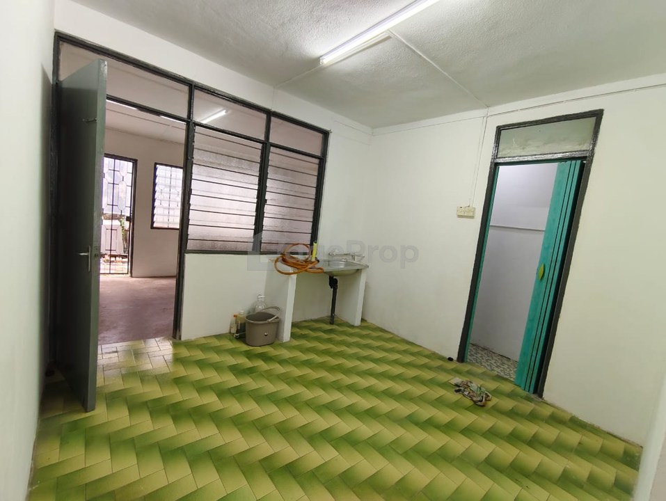Jalan Sri Rawang - 15x50 - 2R1B, Selangor, Rawang