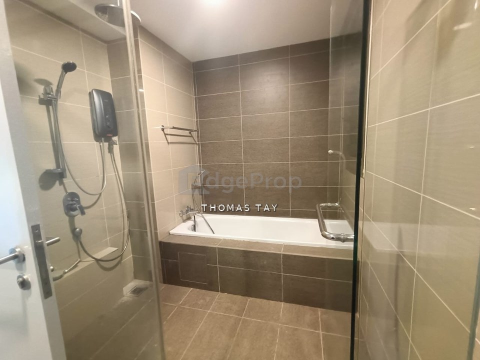 Iskandar residence 2 bedroom 2 toilet furnish bathtub park 3 car nusajaya, Johor, Nusajaya