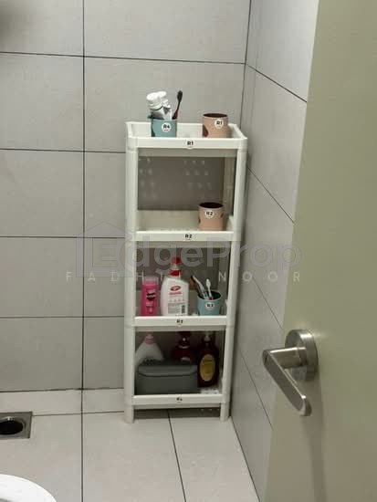 Medium queen size room subang kota damansara ara damansara sungai buloh petaling bukit jelutong Subang airport Elmina, Selangor, Shah Alam