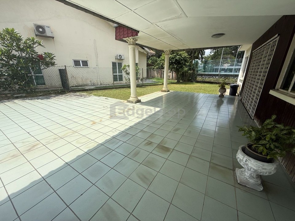 Remotely located is a bglow with lots of potential, Selangor, Petaling Jaya