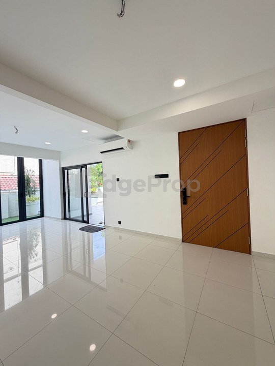 End Lot with Land  5 Bedroom 2-Storey Terrace House in KL, Taman Desa, Kuala Lumpur, Seputeh