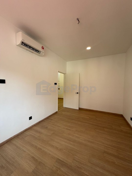 End Lot with Land  5 Bedroom 2-Storey Terrace House in KL, Taman Desa, Kuala Lumpur, Seputeh
