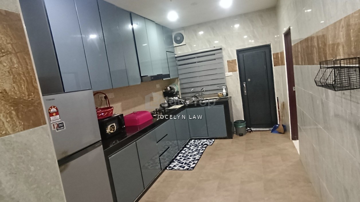 Cluster House For Sale at Nusantara Prima 5 with partially Furnished , Johor, Gelang Patah