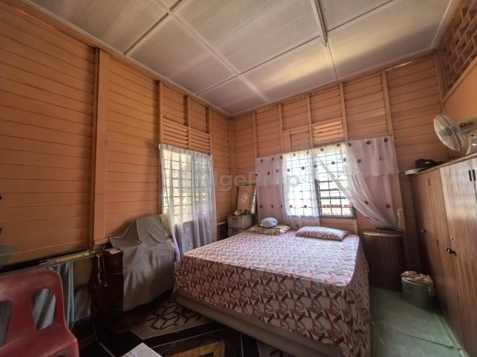 RUMAH BANGLO KAYU  DI KETAPANG TENGAH PEKAN CANTIK TERJAGA & TANAH LUAS, Pahang, Pekan