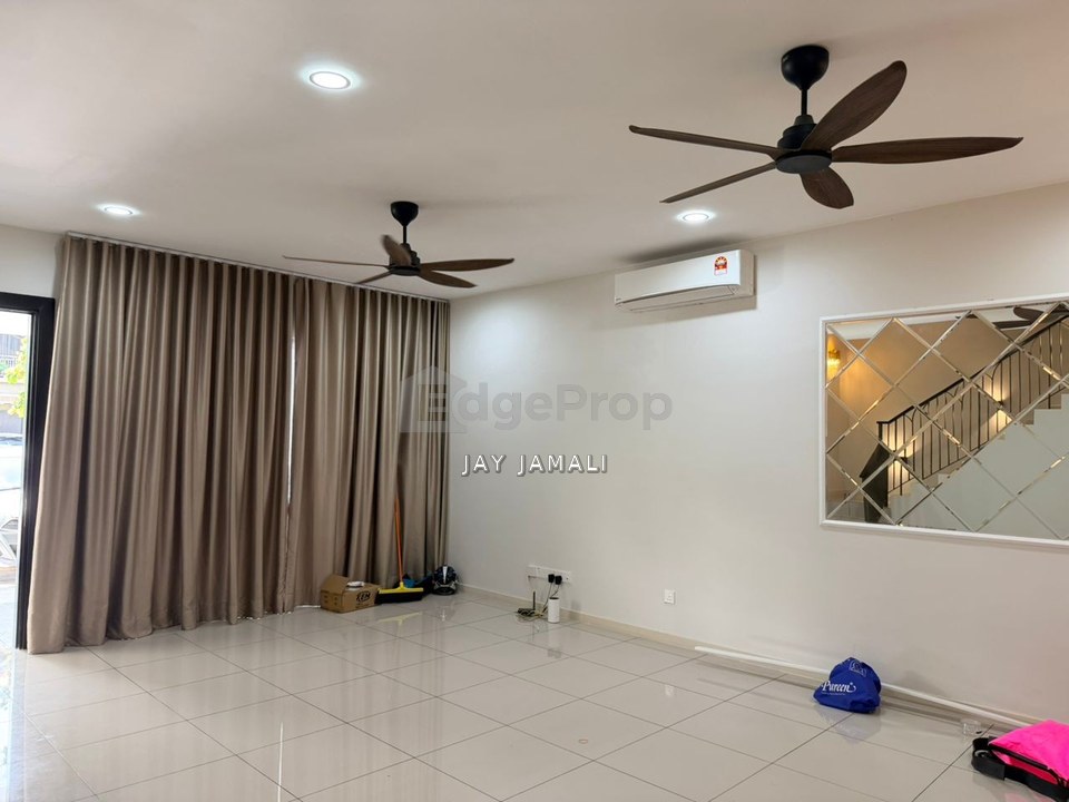 PARTIALLY FURNISHED UNTUK DISEWA FOR RENT | Double Storey Terrace di Setia Warisan Tropika, Kota Warisan, Sepang, Selangor, Sepang