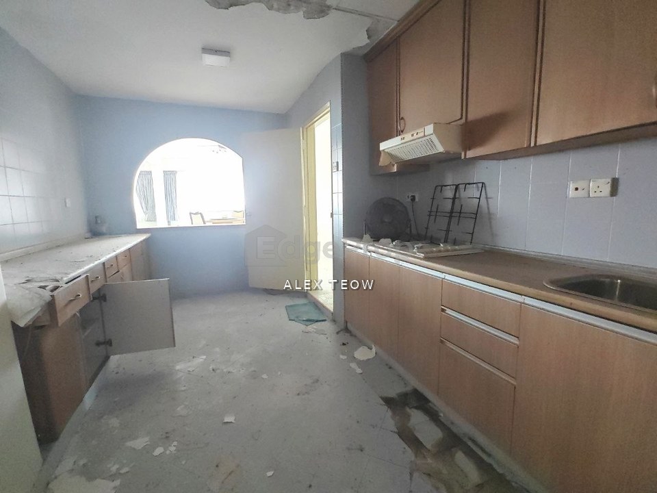 Country Towers Condominium For Sale/ 3R 3B/ 1923sqft/ Seri Alam/ Masai, Johor, Masai