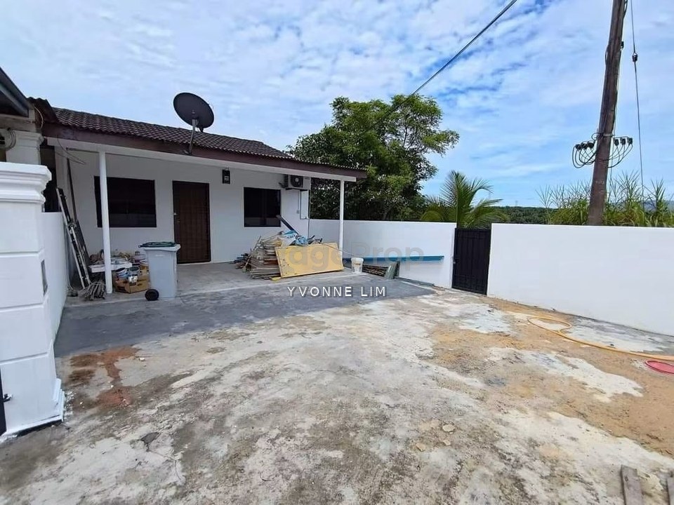 Taman Universiti, Single Storey low cost house end lot with land, renovated, Johor, Skudai