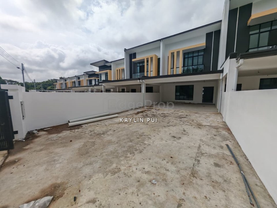 Double Storey Terrace Intermediate at Bucida Terrace 10th Mile, Jalan Kuap open for booking, Sarawak, Kota Samarahan