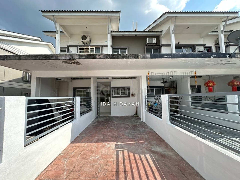 The Lake Residence
