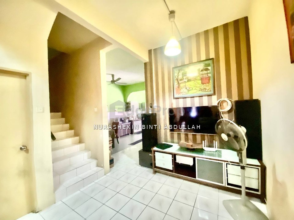 Freehold Double Storey Terrace Taman Sinaran Cheras Balakong, Selangor, Balakong