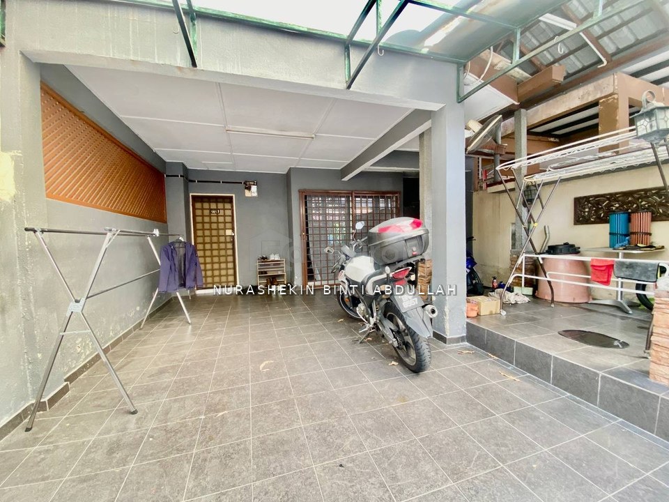 Freehold Double Storey Terrace Taman Sinaran Cheras Balakong, Selangor, Balakong