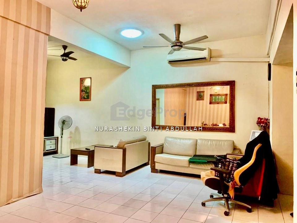 Freehold Double Storey Terrace Taman Sinaran Cheras Balakong, Selangor, Balakong