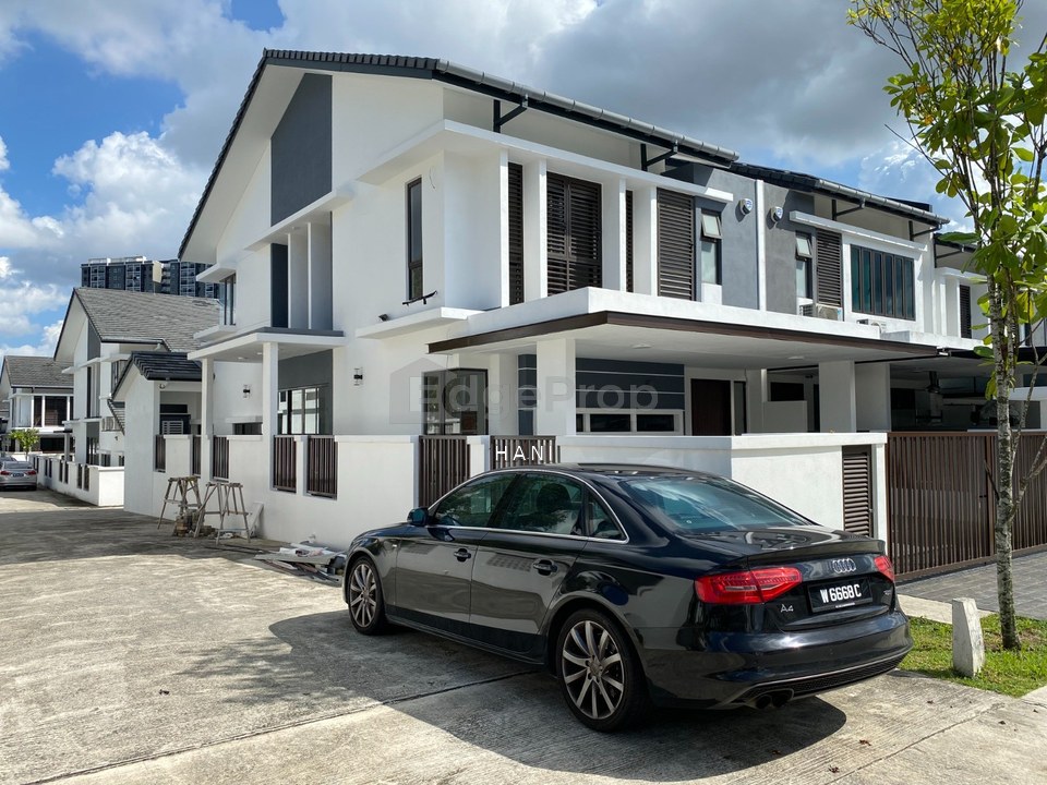 2 Storey End Lot Newly Renovated Super Link @ Semanea Hills Denai Alam - With Extra Land, Selangor, Denai Alam
