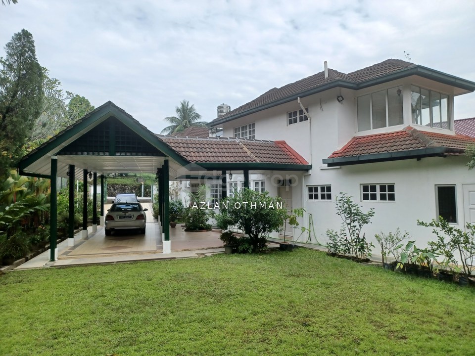 Banglo with matured garden at Seksyen 7 Shah Alam for sale