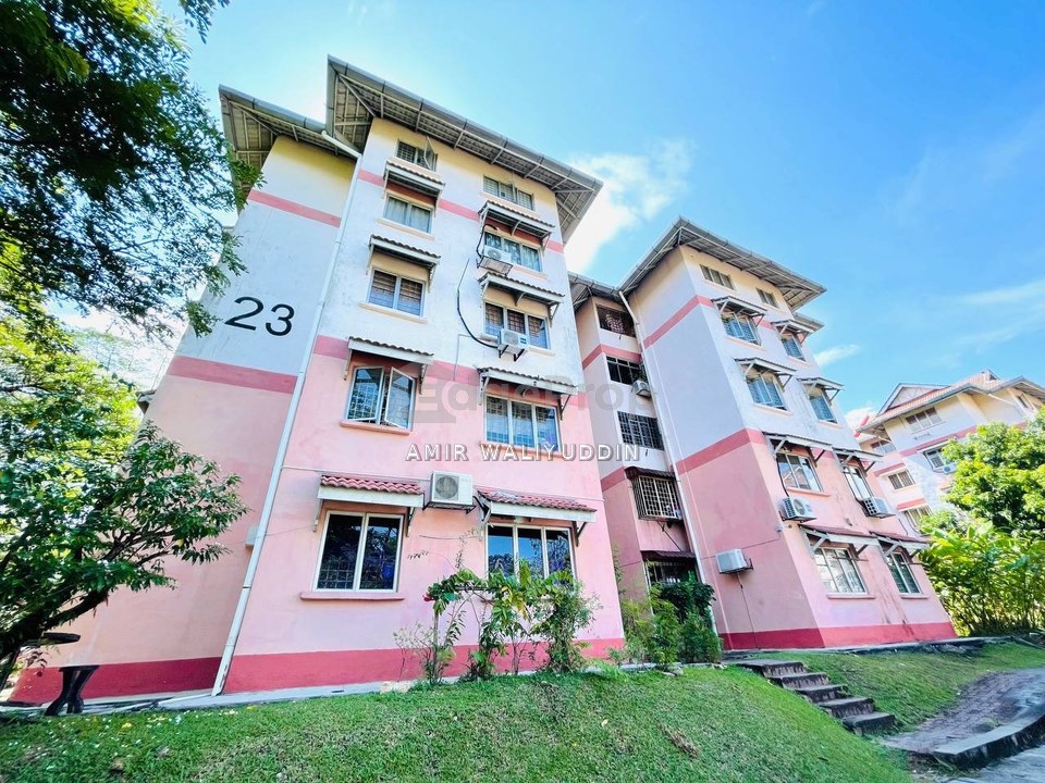 PANGSAPURI KIAMBANG TAMAN BUKIT SUBANG SHAH ALAM, Selangor, Bukit Subang
