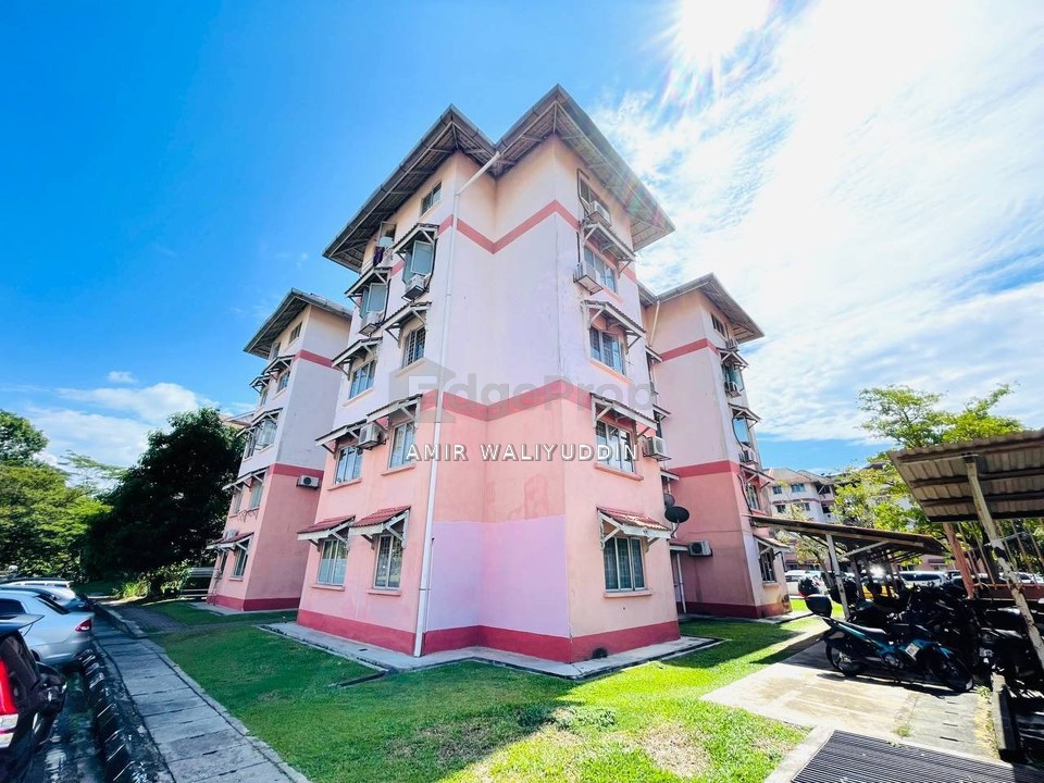 PANGSAPURI KIAMBANG TAMAN BUKIT SUBANG SHAH ALAM, Selangor, Bukit Subang